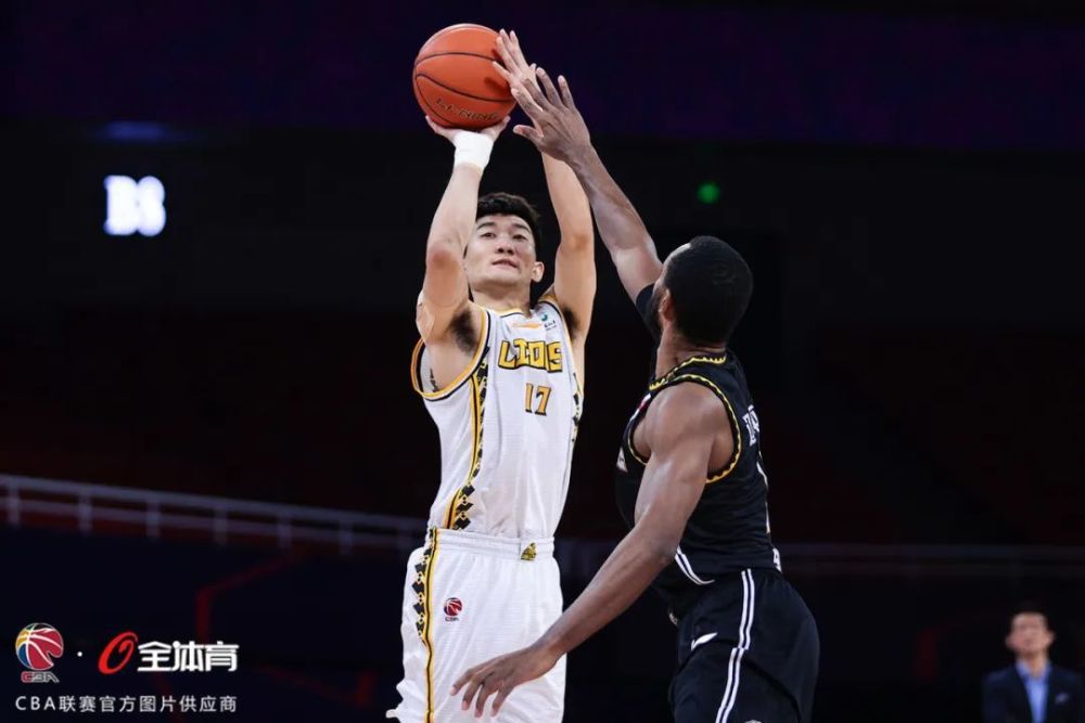 除此之外，黄磊和吴莫愁组成的;医师联盟也颇具看点